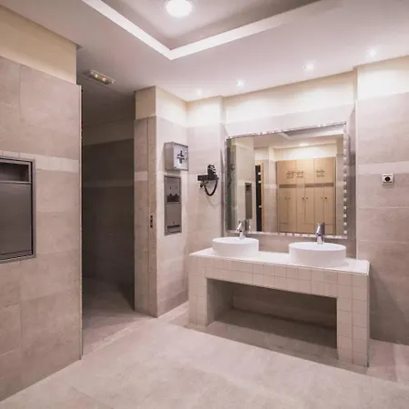 Samara Gym Jacuzzi Pools * 马尔韦利亚