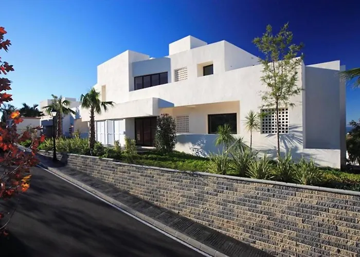 Samara Gym Jacuzzi Pools * Marbella