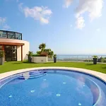 Samara Gym Jacuzzi Pools *