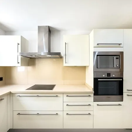 Samara Gym Jacuzzi Pools * Marbella